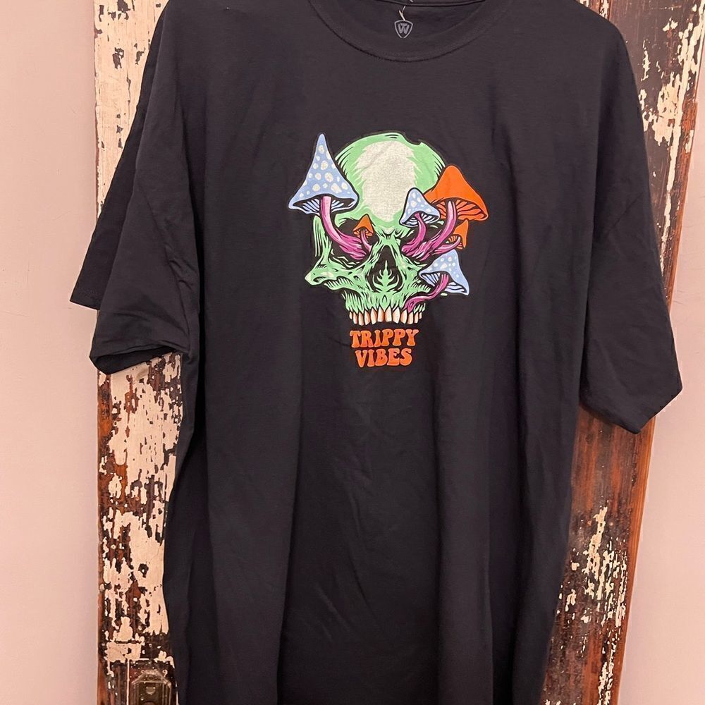 NWOT Top Of The World Trippy Vibes Mushroom skull T-shirt.